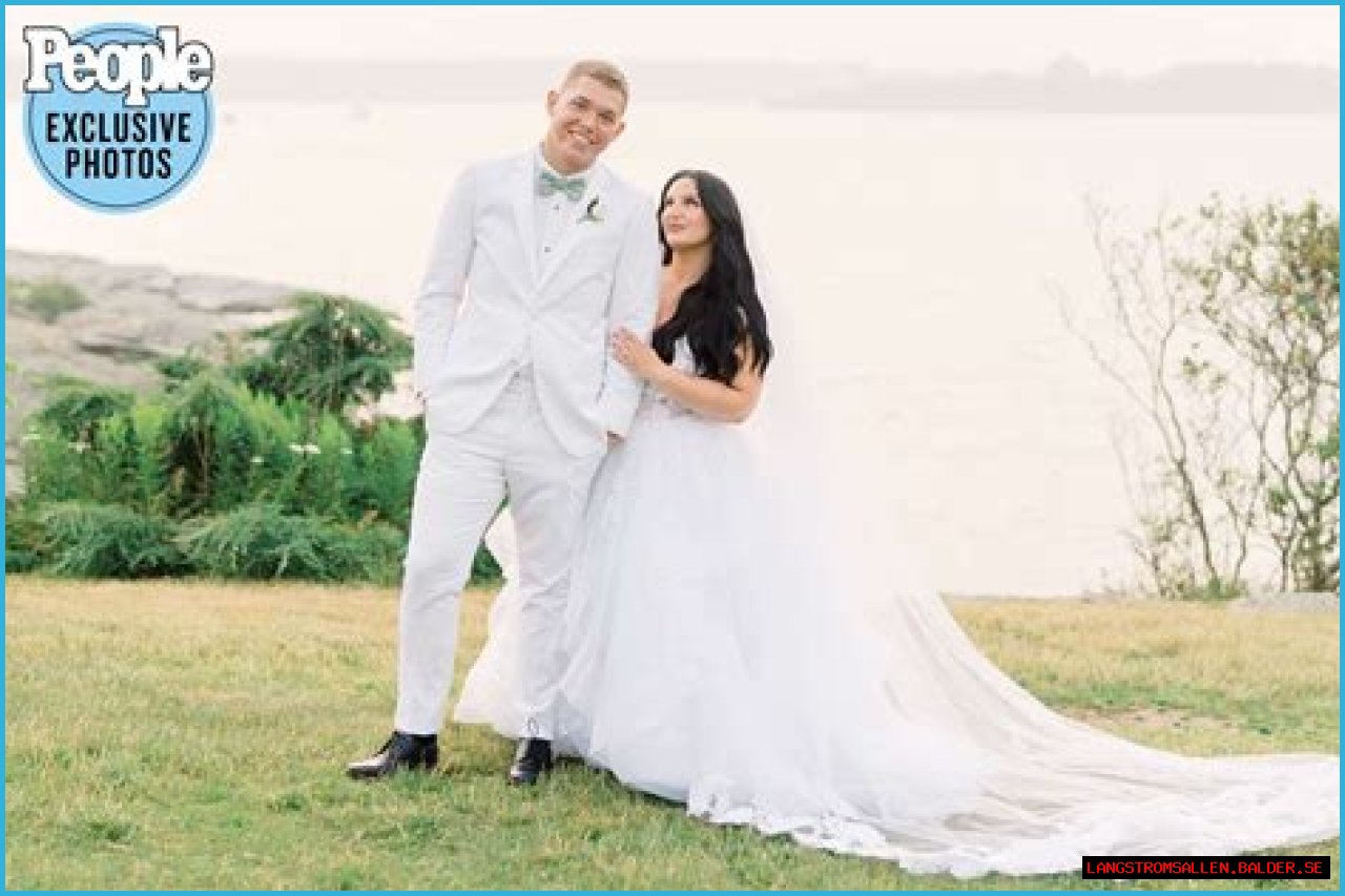 Is Elizabeth Rowe Trans? Married To Husband Cody Daniel